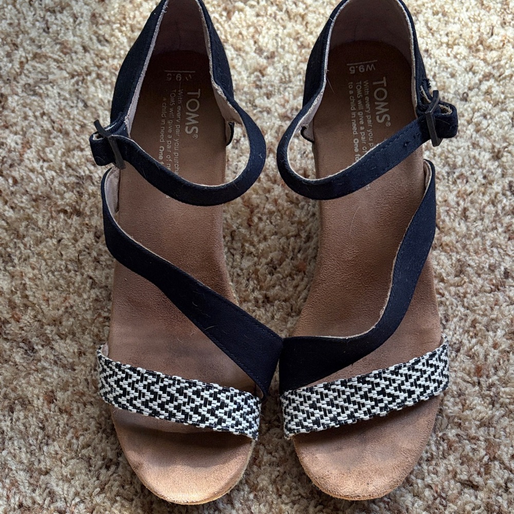 TOMS Women's Black and White Strappy Sandals